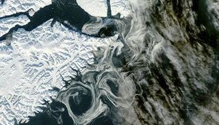 كميات "مخيفة" من الجليد الذائب تحاصر جرينلاند