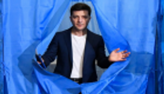 واشنطن تهنئ زيلينسكي بفوزه برئاسة أوكرانيا