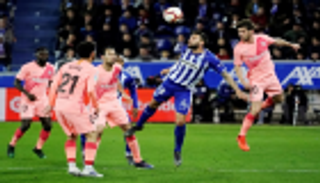 برشلونة يقترب أكثر من لقب الدوري الإسباني بالفوز على ألافيس 