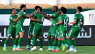 شباب الأهلي يفوز على الإمارات بخماسية في دوري الخليج العربي