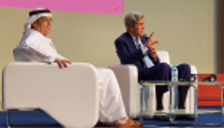 جون كيري يشيد بالتطوّر العمراني والنهضة الحضارية في الإمارات