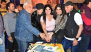 بالصور .. احتفال نجوم المسلسل المصري "مملكة الغجر" بإنهاء تصويره