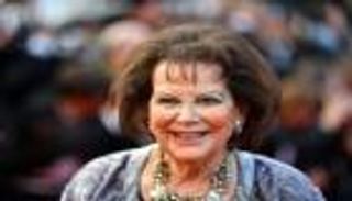 كلوديا كاردينالي تطرح ملابسها في مزاد عبر الإنترنت