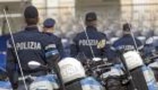 طفل شجاع ينقذ والدته.. أبلغ الشرطة عن عنف والده