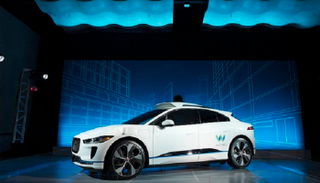 سيارة جاجوار العاملة بنظام "وايمو" ذاتي القيادة