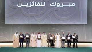 جانب من تكريم الفائزين بجائزة الشيخ زايد للكتاب