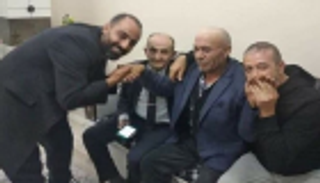 أتباع أردوغان يقبلون يد المعتدي بالضرب على زعيم المعارضة