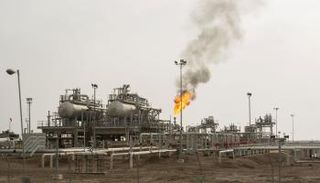 منشأة نفطية في حقل "مجنون" شمال البصرة