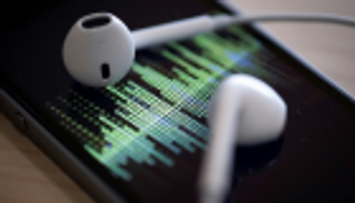 "لوميناري" منصة إلكترونية تستثمر شهية الأمريكيين على المدونات الصوتية