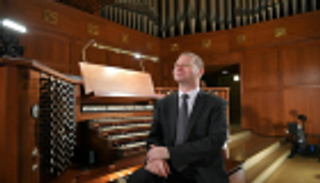 أكبر آلة أرغن في كاتدرائية نوتردام تنجو من الحريق 