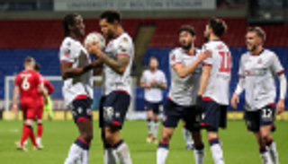 لاعبو بولتون يرفعون راية العصيان قبل جولتين من نهاية الموسم