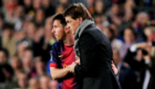 الكشف عن دور الراحل فيلانوفا في استمرار ميسي مع برشلونة