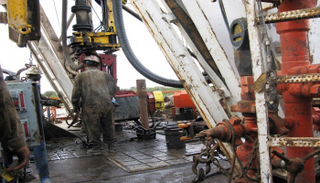 إدارة ترامب تعلق أنشطة الحفر البحري للنفط والغاز