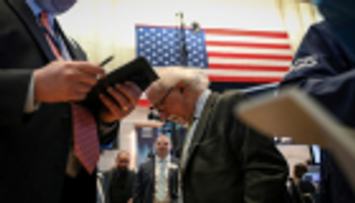 تباين الأسهم الأمريكية في نهاية تعاملات الخميس