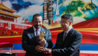 آبي أحمد يتفقد مراحل تصنيع القمر الاصطناعي الإثيوبي في بكين