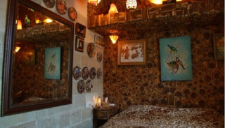 لبناني يحقق حلمه في امتلاك بيت ضيافة غير تقليدي