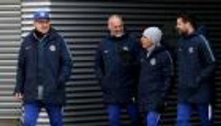 مساعدو ساري يشعرون بقرب الإقالة من تشيلسي