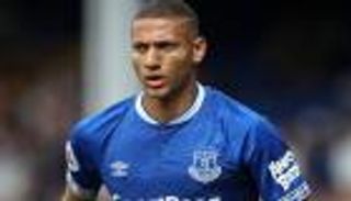 مهاجم إيفرتون آخر المنضمين لقائمة المطلوبين في مانشستر يونايتد