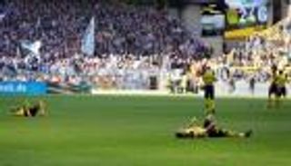 شالكه يضرب آمال دورتموند برباعية 