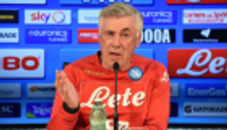 أنشيلوتي لا يضمن نتائج نابولي وينفي الخلاف مع إنسيني