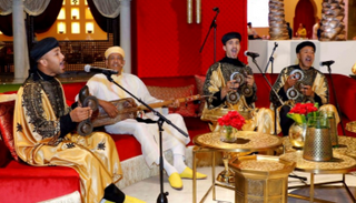 العروض ملأت المكان بعطر الشرق العريق