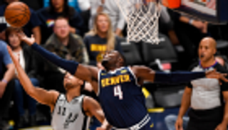 ناجتس يخطف التأهل من سبيرز في دوري السلة الأمريكي