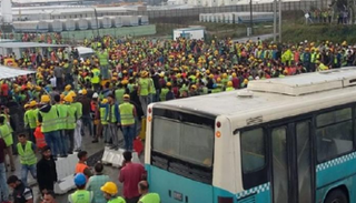 وقفة احتجاجية لعمال في مطار إسطنبول - أرشيفية