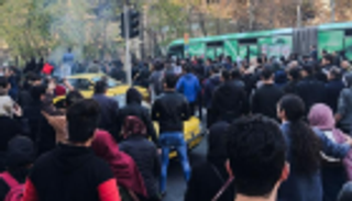 إيران تعتقل عشرات النشطاء العماليين خشية احتجاجات مرتقبة