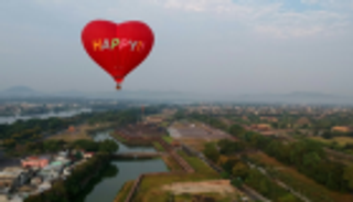 بالصور.. مهرجان لمناطيد الهواء الساخن في فيتنام