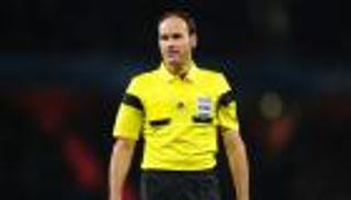 طاقم تحكيم إسباني لمباراة توتنهام وأياكس بدوري الأبطال