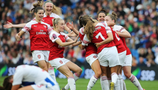 احتفال لاعبات أرسنال