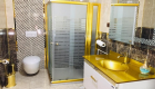 أموال الشعب المهدرة.. حمام مطلي بماء الذهب يفضح بذخ رجال أردوغان