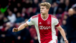 دي ليخت يثير قلق جماهير برشلونة