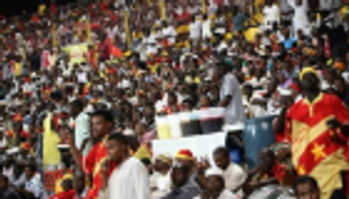 جماهير المريخ تعتدي على حكم بالدوري السوداني