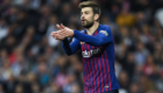 مورينيو يتغنى بأداء بيكيه مع برشلونة