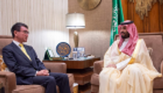 ولي العهد السعودي ووزير خارجية اليابان يبحثان علاقات التعاون 