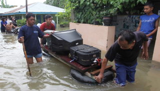 الأضرار لحقت بمئات المباني إضافة إلى الطرق والجسور 