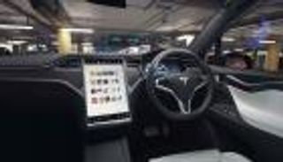 "جاجوار" تصدم زبائنها.. حظرت طرح سيارات بشاشات عرض داخلية ضخمة