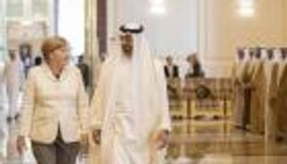 محمد بن زايد وميركل يبحثان هاتفيا تعزيز التعاون بين الإمارات وألمانيا