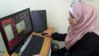 الفلسطينية نجوى بريكة.. إبداع يهزم الإعاقة