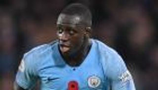 مانشستر سيتي يحسم مستقبل ميندي