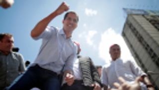 أزمة فنزويلا.. مواجهات بقاعدة جوية إثر إعلان جوايدو العصيان