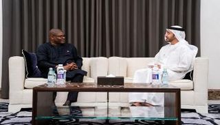الشيخ عبدالله بن زايد خلال لقاء وزير خارجية ليبيريا بأبوظبي