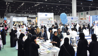 زوار معرض أبوظبي الدولي للكتاب