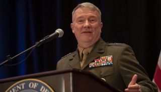 قائد القيادة المركزية الأمريكية الجنرال كينيث ماكينزي