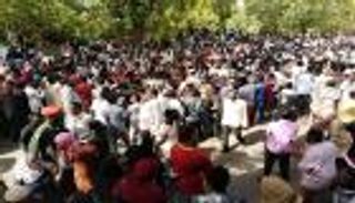 قوات أمن سودانية تحاول إزالة المتاريس من محيط الاعتصام