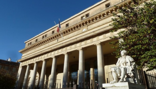 فرنسا تؤيد ترحيل متهم إيراني بانتهاك العقوبات الأمريكية