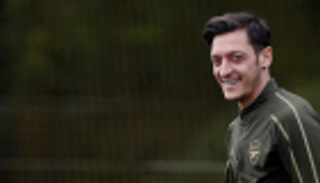 أوزيل يحسم مستقبله مع أرسنال