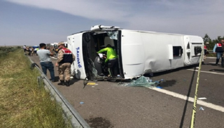 الحافلة انقلبت بعد فقد السائق السيطرة على عجلة القيادة