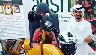 الشاب الإماراتي سعيد الظاهري مع ابتكاره